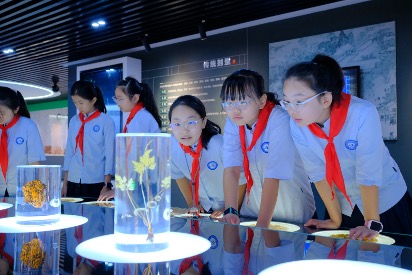 为中小学生定制中医药课程课本 中药材识别、中医养生常识等课程将进入重庆中小学3.jpg