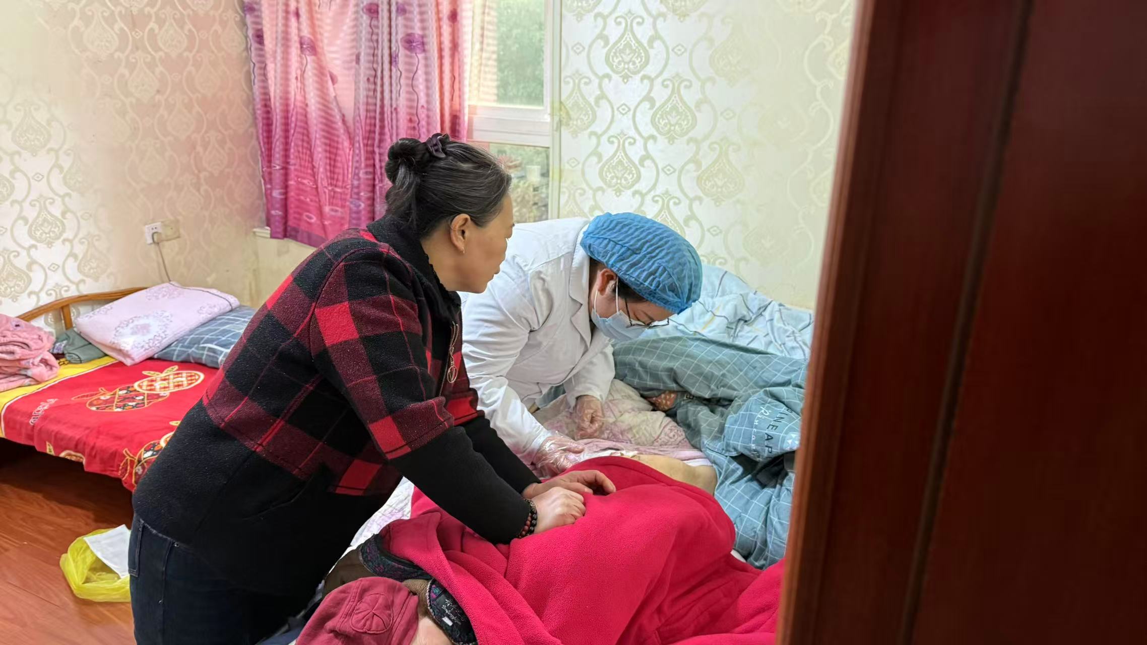 点单式上门+家门口设服务点 重庆基层医疗卫生机构增至2.27万个1.jpg