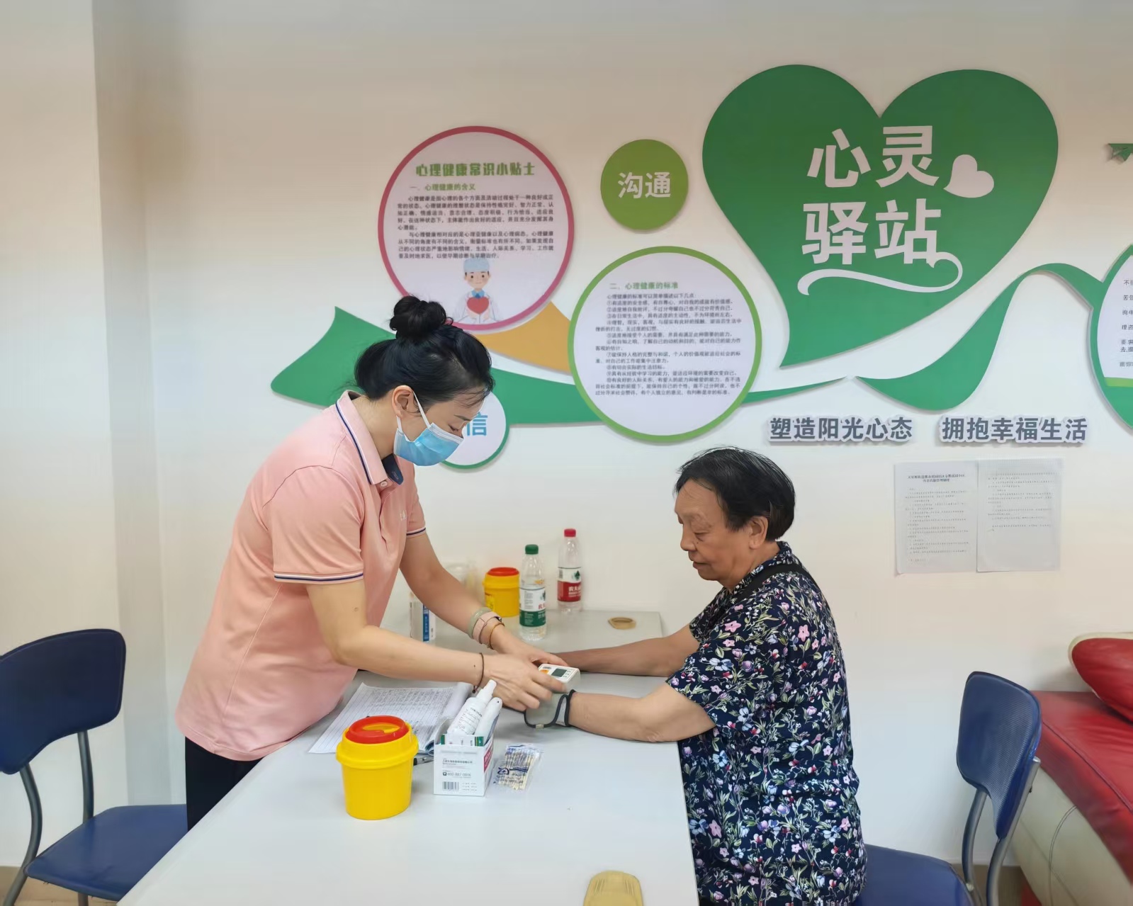 点单式上门+家门口设服务点 重庆基层医疗卫生机构增至2.27万个3.jpg