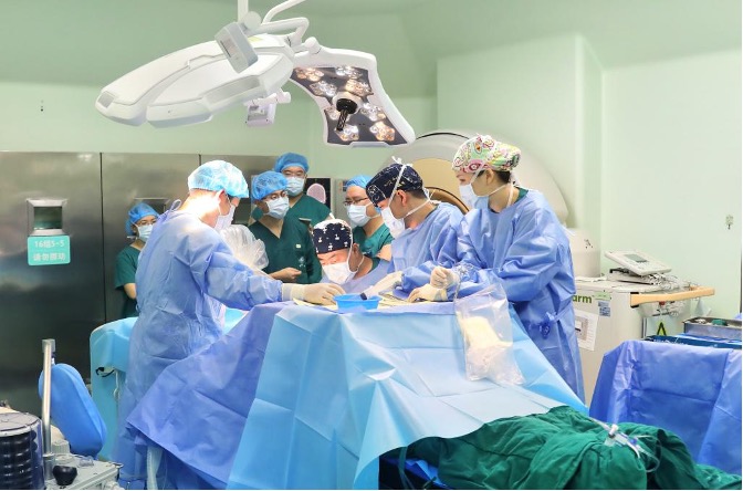 重庆首例!磁共振引导激光间质热疗术治愈难治性癫痫 术后仅留针眼大小创口1.jpg