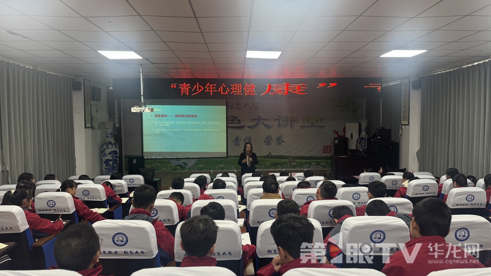 专家义诊摆“健康摊” 好医护送暖到“家门口”4.jpg